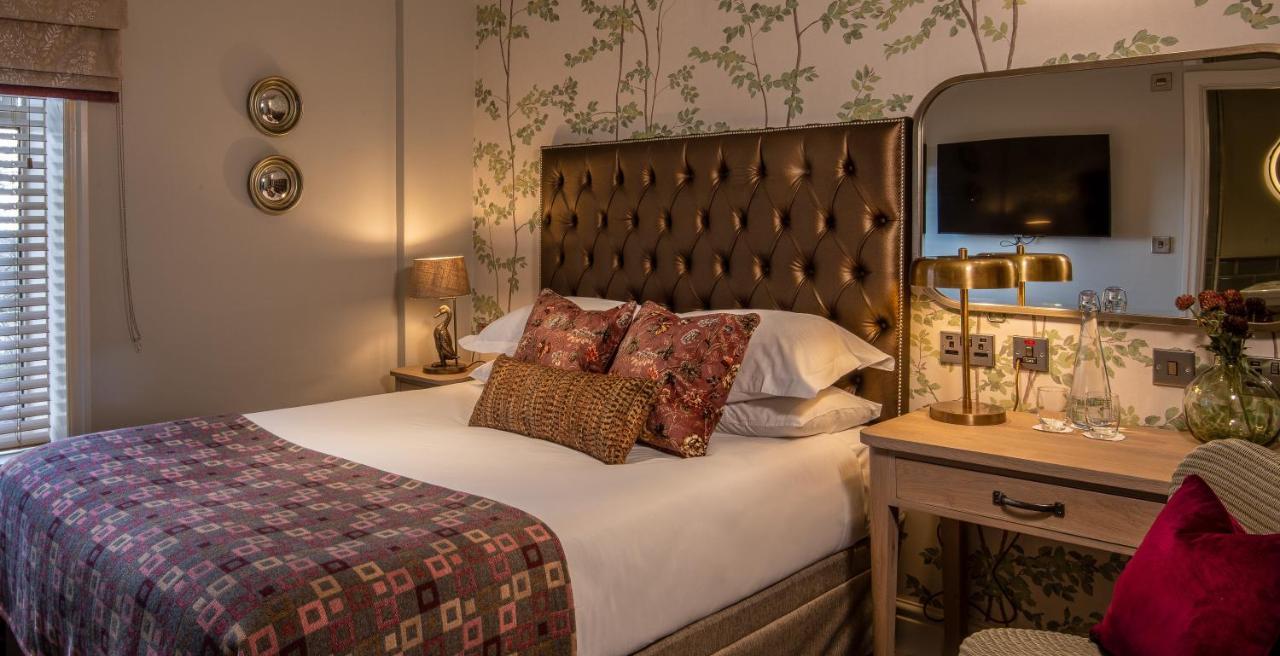 Hotel The Millstone, Mellor Blackburn  Exterior foto A bedroom at The Swan