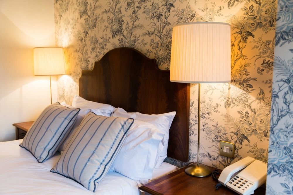 Hotel The Millstone, Mellor Blackburn  Exterior foto A bedroom at the hotel
